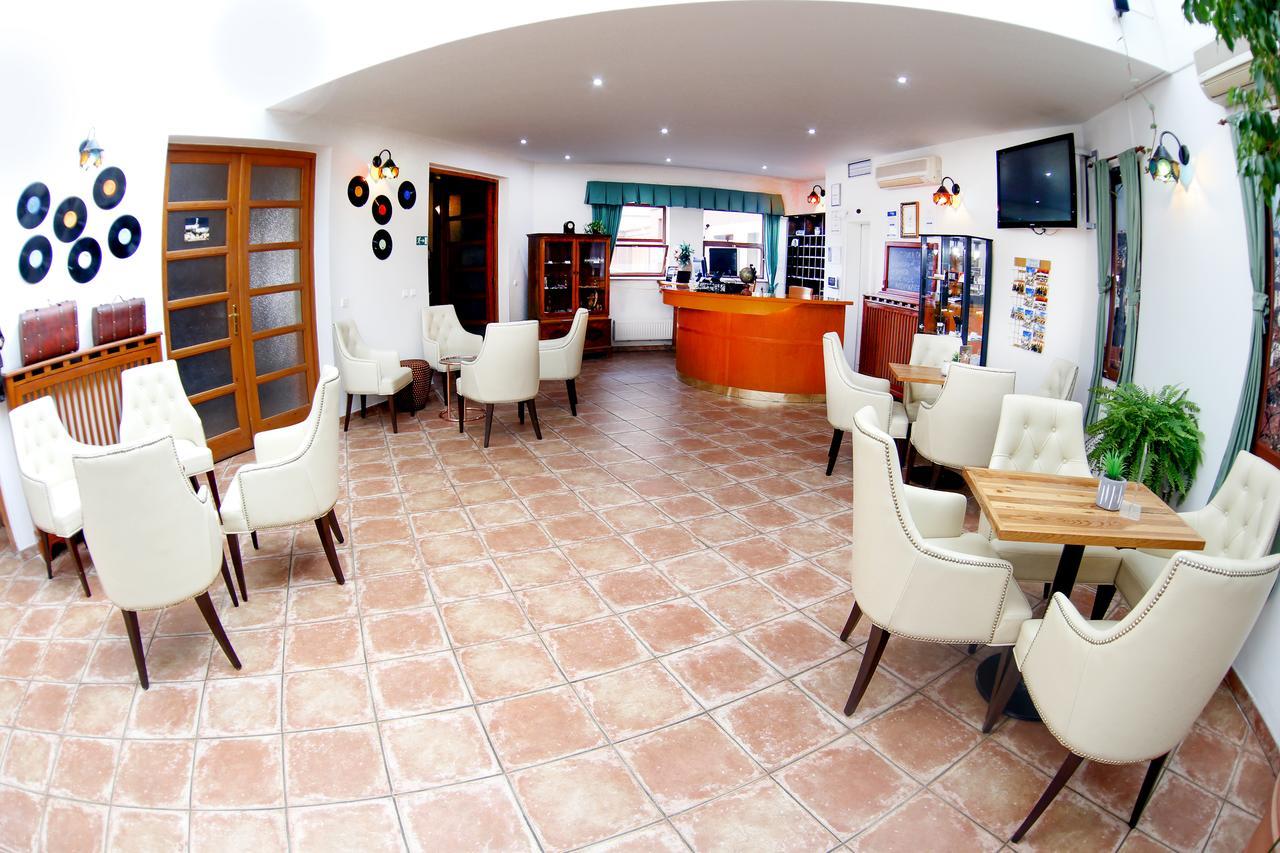 Hotel Nabucco Прага Екстер'єр фото
